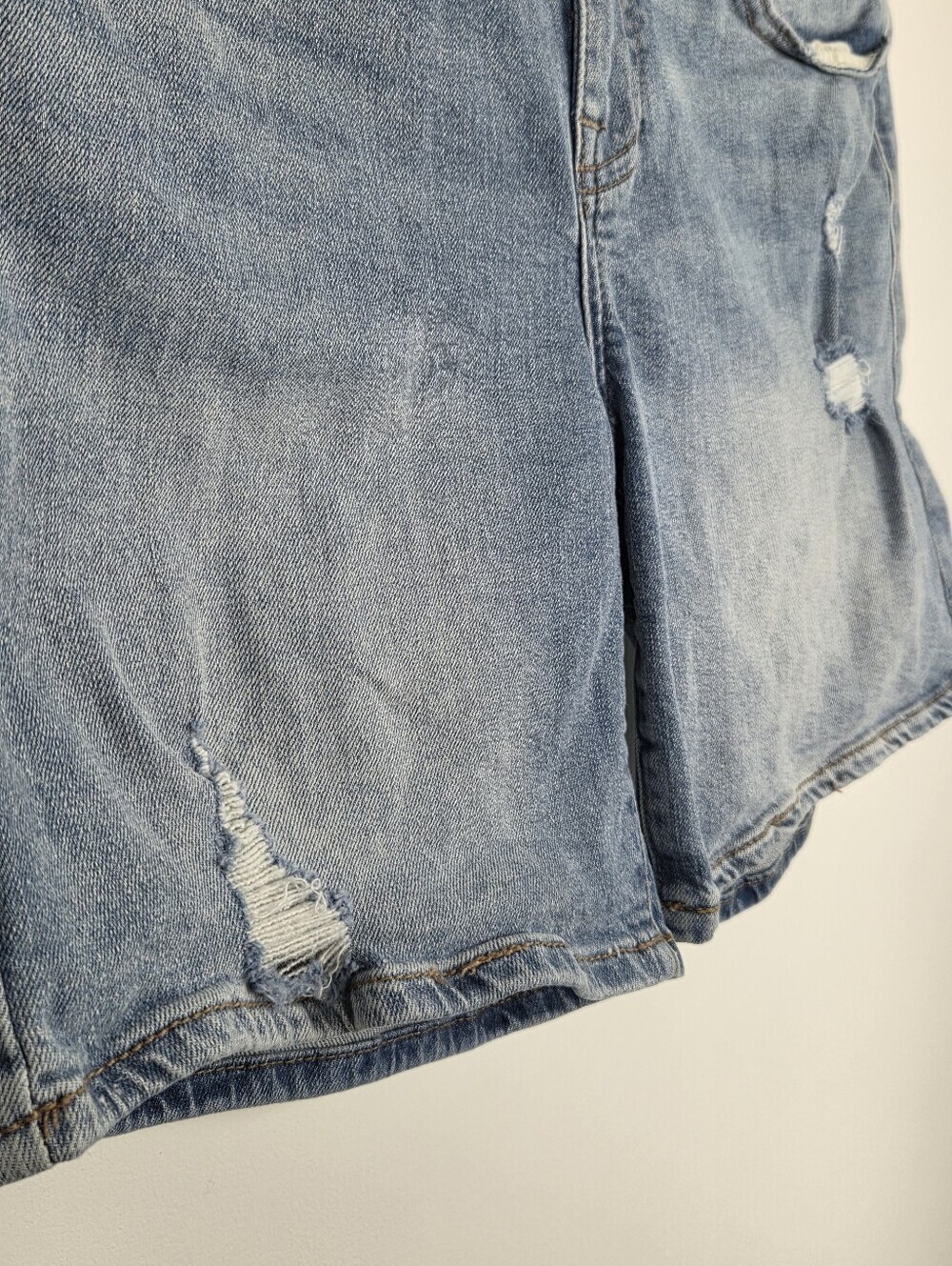 Lucky Brand The Roll Up Distressed Shorts Women's 8/29 Blue Stretch - Picture 3 of 13